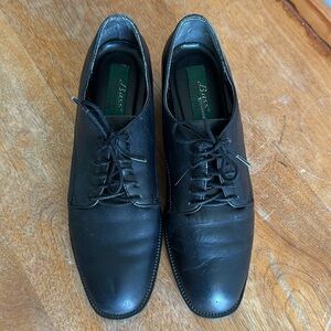 Bass oxfords, lace up black leather ladies Oxford shoes US 8